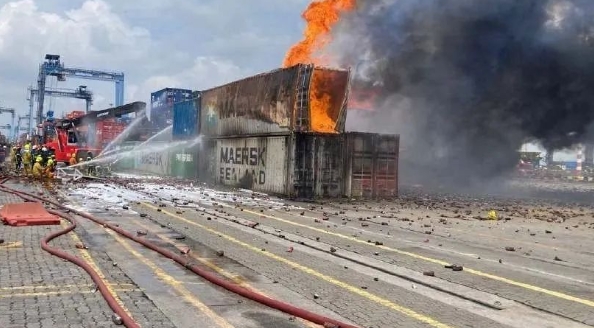 14個貨柜被燒毀